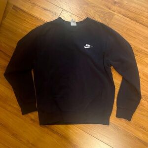 Black Nike crew neck sweatshirt!